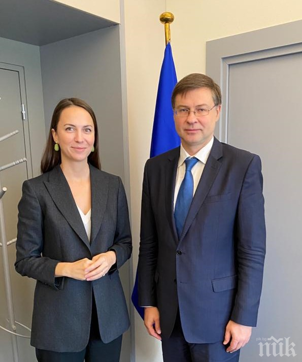 Ева Майдел категорична: Приемаме еврото