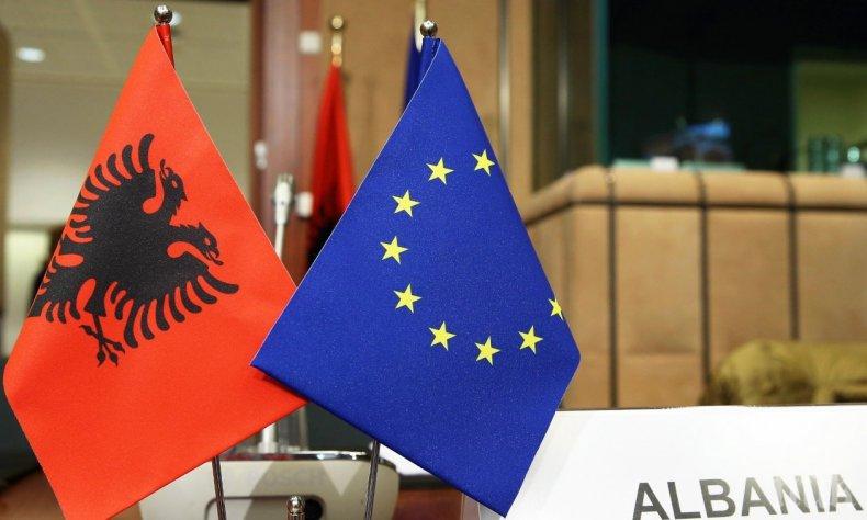 Франция подкрепя Албания и Северна Македония за ЕС, но с едно условие