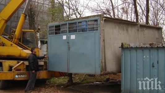 Премахват незаконни гаражи в Сливен