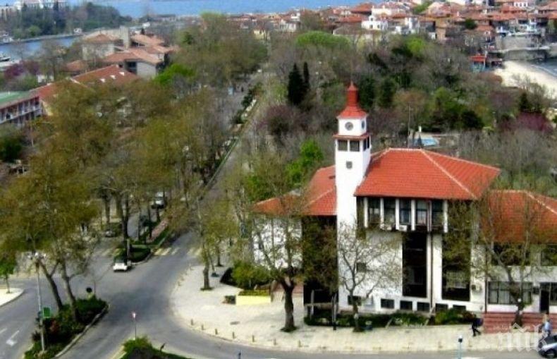 Протестиращи в Созопол настояват за пълно разследване на финансите в общината