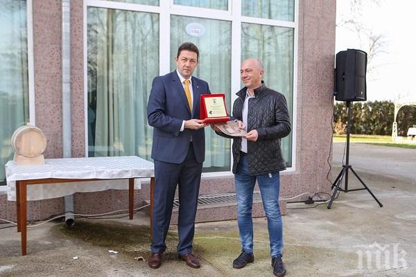 НАЗДРАВЕ! В Петрич си избраха Цар на виното