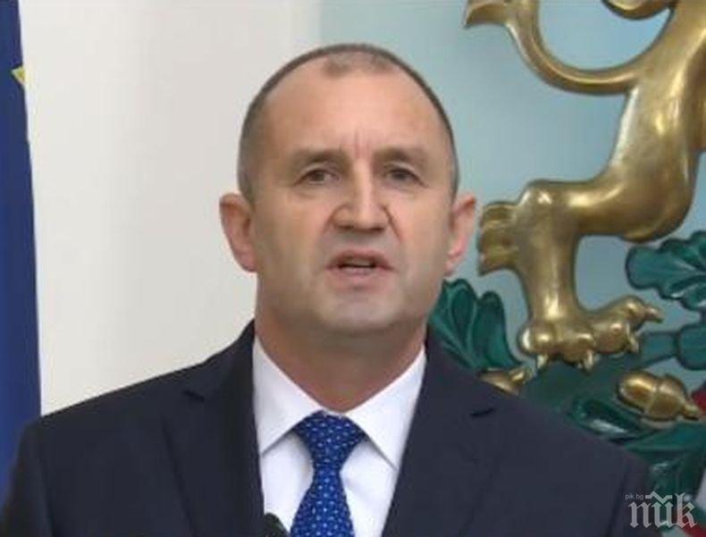 Президентът Румен Радев зарязва лозя в Ивайловград