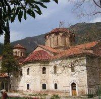 БЕЗБОЖНИЦИ: Хванаха двама да крадат монети от Бачковския манастир