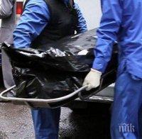 ШОКИРАЩА ГЛЕДКА: Труп на Карловско шосе в Пловдив - районът е отцепен (СНИМКА 18+)