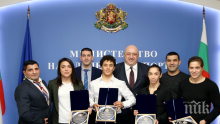 Министър Кралев награди медалистите от Европейското първенство по борба в Рим