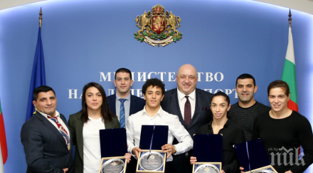 министър кралев награди медалистите европейското първенство борба рим