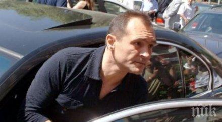 гореща футболна тема ликът васил божков изобразиха армейците дербито агитката цска заявяват снимка