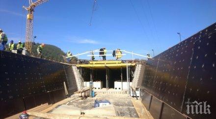 първите 400 тунел железница струма прокопани