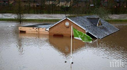 бурята денис западна англия разчистват отломки унищожителното бедствие хил домакинства франция без ток