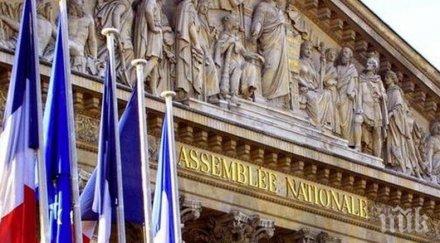 френският парламент обсъжда пенсионната реформа фона скандал