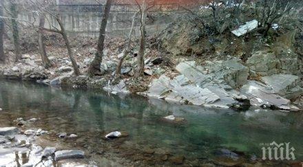 откриха тежки метали река юговска аварията лъки