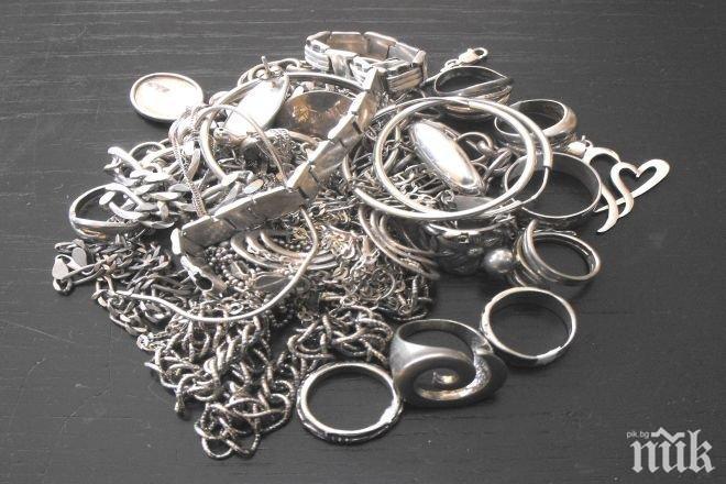 6000 долара и сребро плячкосаха от апартамент в Добрич