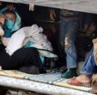 В Македония заловиха камион с 43-ма мигранти от Бангладеш