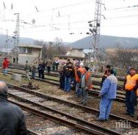 Тир заседна на релсите между гарите Бяла и Полски Тръмбеш