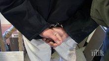 Белезници за трима мъже - разпространявали порнографски материали