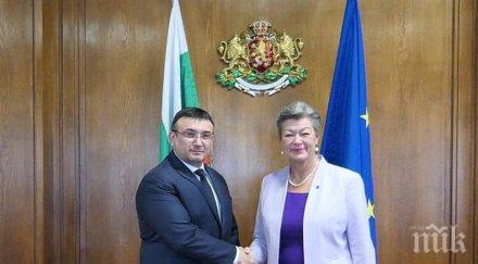 министър маринов разговаря европейския комисар вътрешните работи илва йохансон