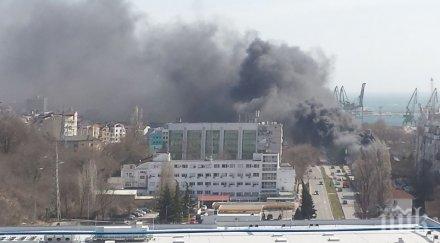 първо пик огромен пожар вилнее варна гъсти кълба дим носят града снимки