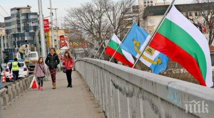 смениха скъсаните знамена панаирния мост пловдив