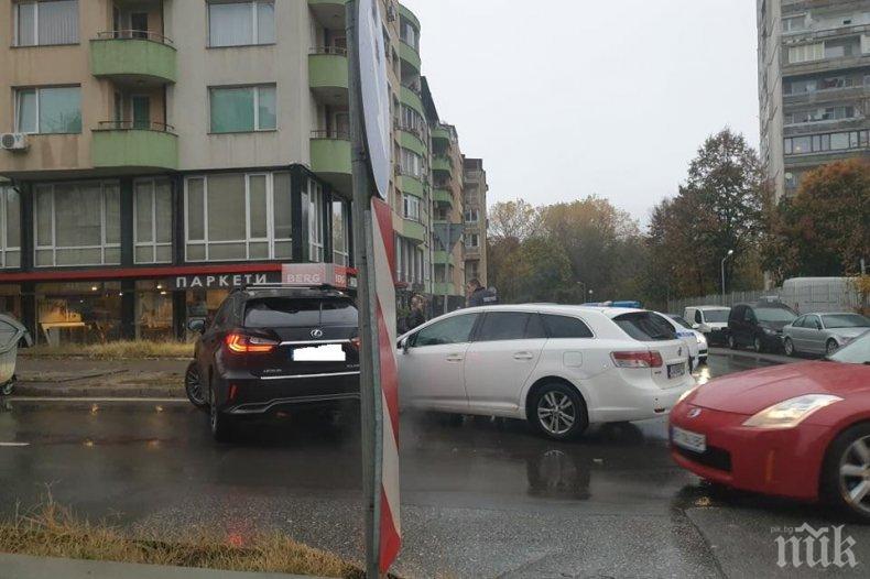 Катастрофа блокира трафика по столичен булевард