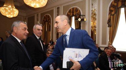 дребнавото отмъщение каракачанов валери симеонов флиртът цветанов