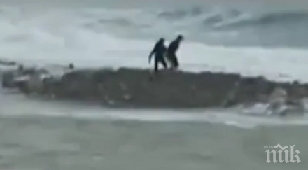 трагедия черно море погълна две деца видео