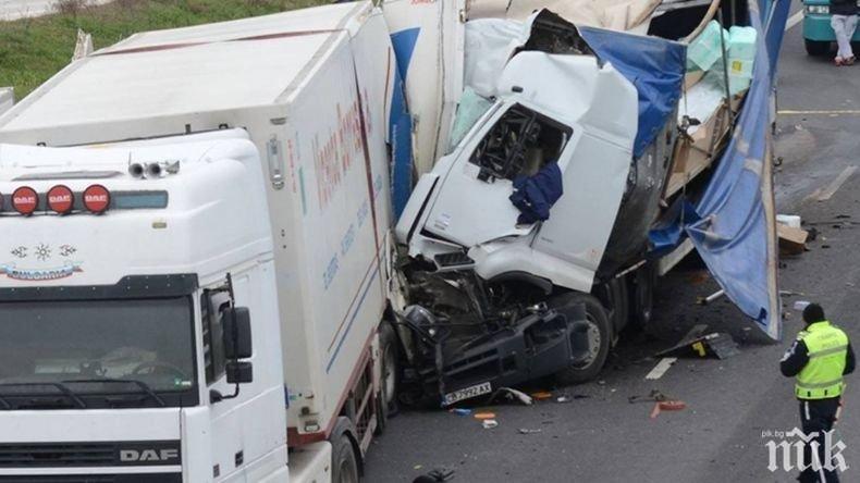 ОТ ПОСЛЕДНИТЕ МИНУТИ: Камион и две коли се разбиха на пътя Разград - Исперих