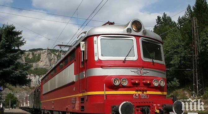 Спират влаковете между Карлово и Антон заради ремонт
