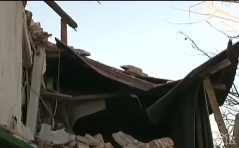 Ураганният вятър събори минаре на джамия в Омуртаг