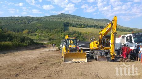 ВАЖНО: Взривове блокират трафика по главния път София - Варна