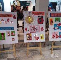 Откриха изложба на мартеници след конкурс на ЦПЛР-ОДК - Ловеч (СНИМКИ)