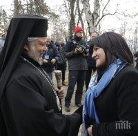 Цвета Караянчева присъства на благодарствения молебен в Шипченския манастир (СНИМКИ)