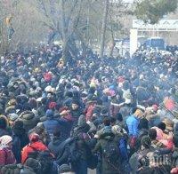Турция: Над 100 000 мигранти са преминали на териториите на Гърция и България