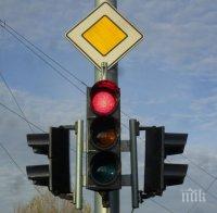 Монтират сензорни бутони по светофарите в София