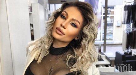 малката джулка раздава дрехи фенове