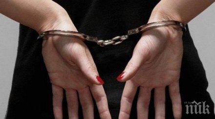 данъчната шефка спипана подкуп хвърли молба напускане