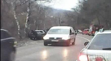 последните минути катастрофа затруднява трафика пътя софия самоков