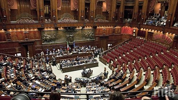 БЪРЗИ РЪЦЕ: Италианските депутати окрадоха дезинфектантите от тоалетните на парламента