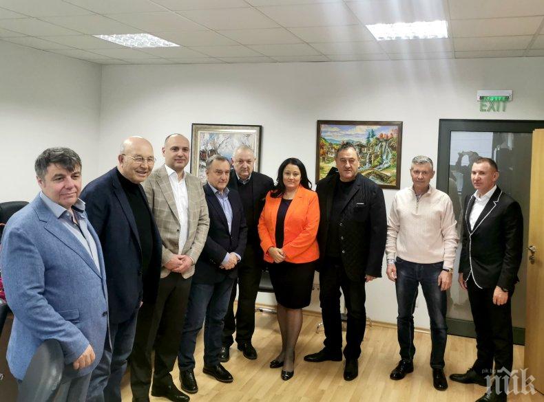 Камарата на строителите и вицепрезидентът на ЕИБ Лиляна Павлова проведоха работна среща