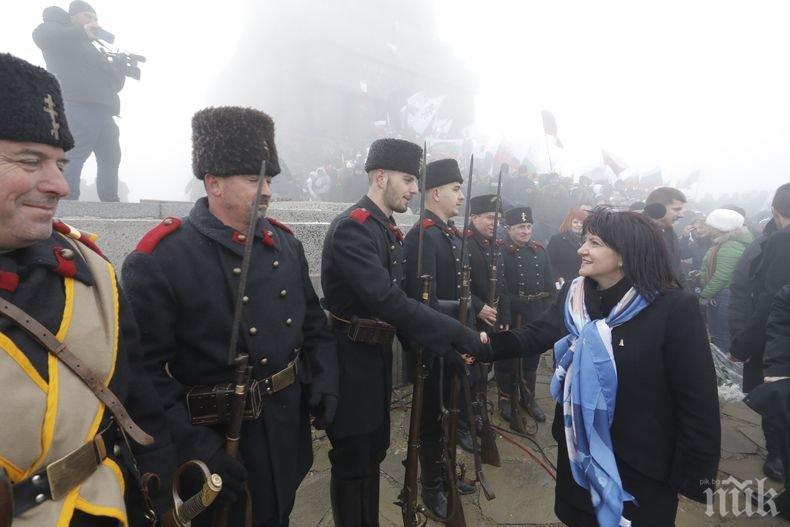 Цвета Караянчева напусна позорната реч на Румен Радев (СНИМКИ)