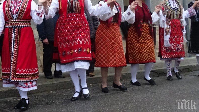 Празнично хоро се изви в Шумен