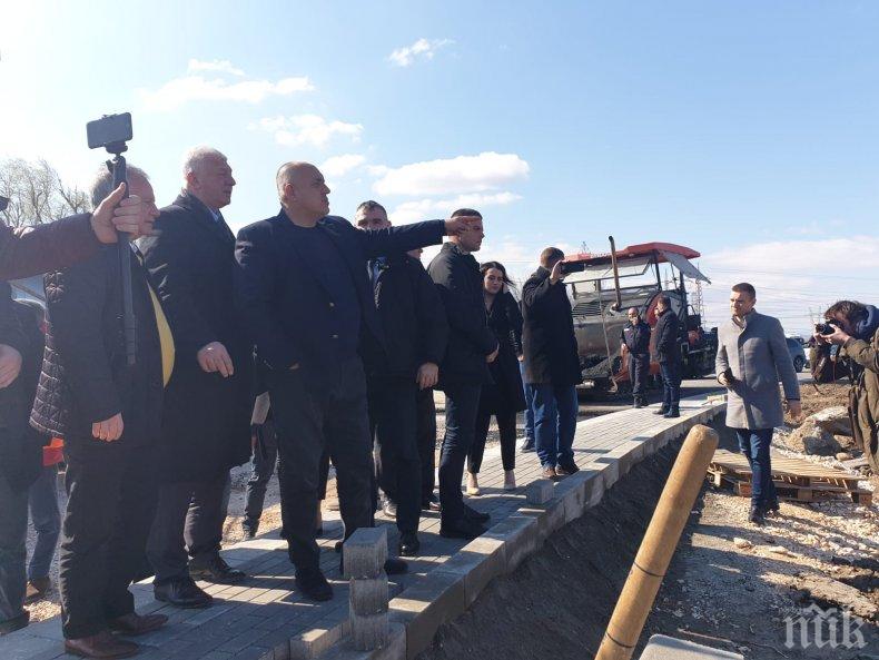 ПЪРВО В ПИК TV: Борисов инспектира кръговото кръстовище на Асеновградско шосе (СНИМКИ/ВИДЕО)