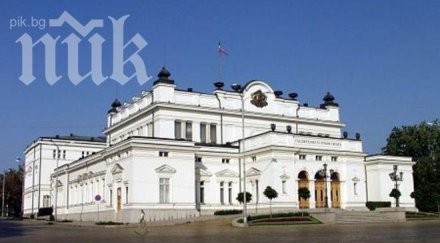 депутатите почетоха загиналите миньори минута мълчание