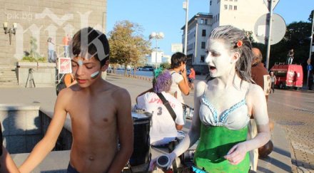 бодиарт оживи протеста министерския съвет