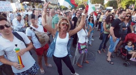 протестиращите щурмуват евксиноград въздух вода