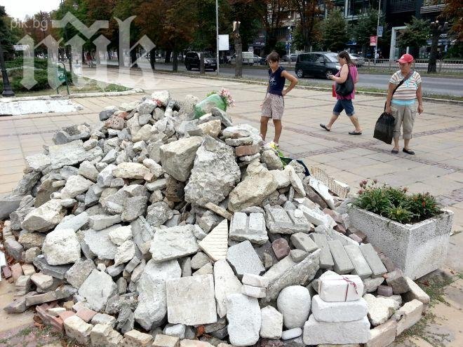 Бащата на на Пламен Горанов: Махнете грамадата от камъни пред общината 