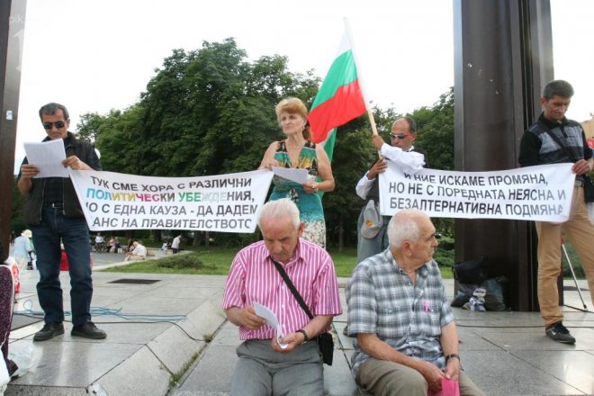 И контрапротестът тръгва към морето