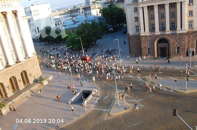 МВР: 100 души протестират към 20,00 ч. - Информационна агенция ПИК