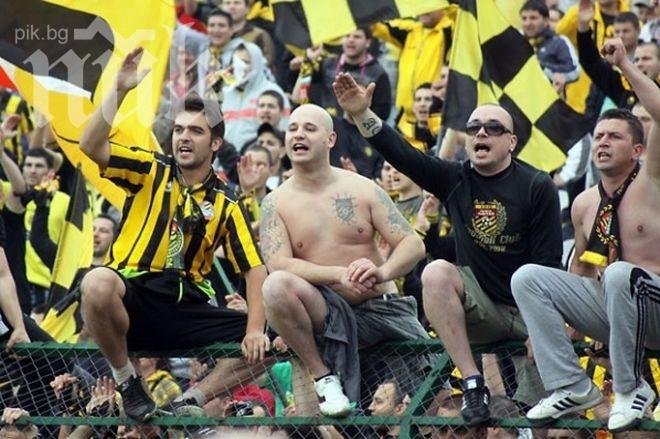 Бултрасите напълниха 2 автобуса за Германия