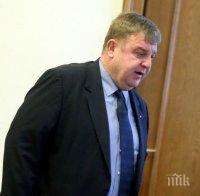 Вицепремиерът Каракачанов дава обяснения за военните имоти след екшъна с 