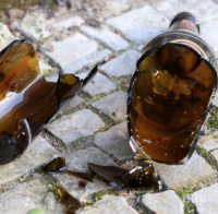 Задържаха побойник, счупил бутилка в главата на опонент